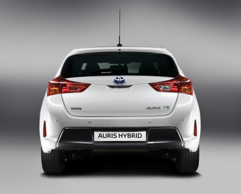 Toyota - Anche la nuova Verso partecipe all’offensiva Toyota nel segmento C europeo. La vettura propone nuovi interni, l’inedito motore 2.0 D-4D, uno straordinario piacere di guida ed eccellenti livelli di NVH. width=