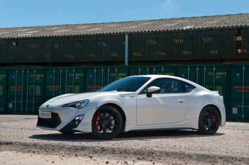 Toyota - Novità Toyota, sarà disponibile per la prima volta una serie di componenti TRD (Toyota RacingcDevelopment) sviluppate per migliorare le prestazioni e l’aerodinamica della GT86. width=