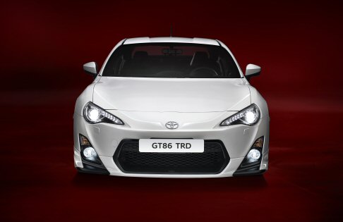 Toyota - Novità assoluta è lo stabilizzatore delle portiere TRD, che garantisce un miglioramento della rigidità torsionale della scocca. width=