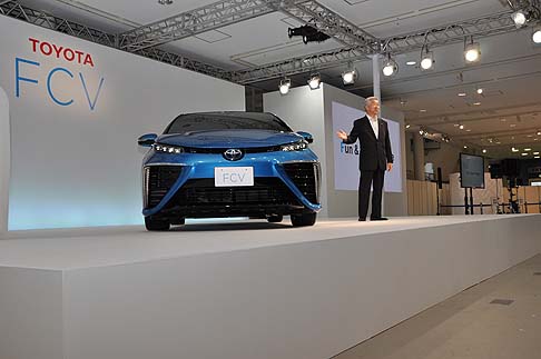 Toyota - In Giappone, la berlina fuel cell sarà offerta ad un prezzo pari a circa 7 milioni di yen, che corrispondono a circa 73.300 dollari. width=