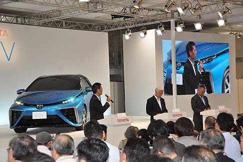 Toyota - Per Europa e Stati Uniti i prezzi non sono ancora stabiliti. Toyota si riserva di comunicare in seguito informazioni più dettagliate sulle specifiche, sui prezzi esatti e gli obiettivi di vendita.  width=