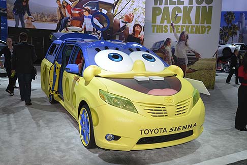 Toyota - Questo nuovo modello segue altre versioni, presentate in occasione del lancio cinematografico di una nuova pellicola con il personaggio SpongeBob quale protagonista. width=