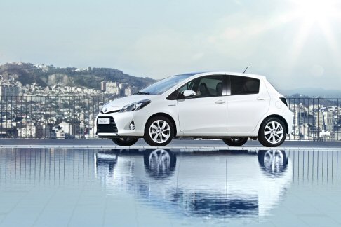 Toyota - In Europa, i veicoli Toyota offerti con la tecnologia full hybrid includono la Prius, l’Auris Hybrid e, a breve, anche la nuova Yaris Hybrid. Nei prossimi mesi, verrànno lanciate anche la Prius+ e la Prius Plug-in. width=