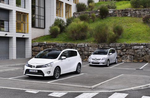 Toyota - La nuova Verso sarà disponibile con 4 motorizzazioni. La gamma include una nuova unità diesel 2.0 D-4D da 124 CV, una variante diesel 2.2 D-CAT da 150, e una scelta tra due motori benzina Valvematic. width=