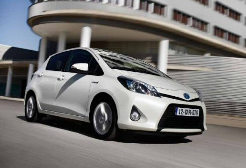 Toyota - Rappresenta un’autentica rivoluzione del segmento B la nipponica Toyota Yaris Hybrid, che promette tanto appeal e soprattutto un cuore green, in grado di garantire il minimo impatto sull’ambiente width=