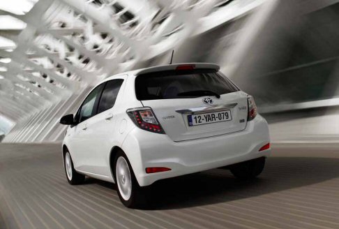 Toyota - Compatta fuori e spaziosa dentro, la Toyota Yaris Hybrid offre la combinazione tra un packaging compatto e interni pratici e spaziosi width=