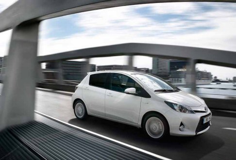 Toyota - Toyota Yaris Hybrid è disponibile in tre allestimenti: Lounge, Lounge + e Style width=