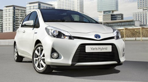 Toyota - E’ atteso per Ginevra il debutto ufficiale, prima del lancio sul mercato, della nuova Toyota Yaris Hybrid, la piccola utilitaria che si fa ecologica e sorprende il segmento B per le sue doti Green width=