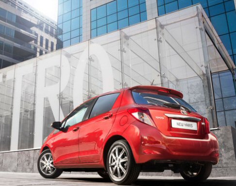 Toyota - Toyota Yaris profilo posteriore width=