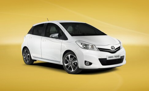 Toyota - Il parterre parigino, la cui apertura ufficiale è ormai alle porte, vede tra le numerose debuttanti anche la Toyota Yaris Trend, special edition disponibile sul mercato dall’inizio del prossimo anno.  width=
