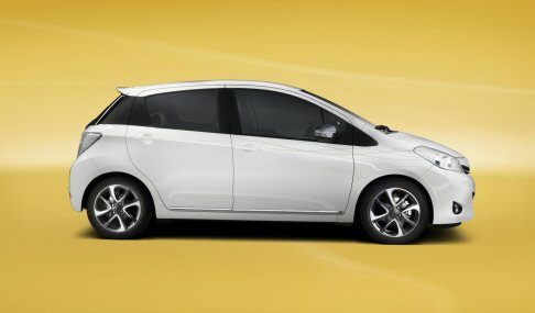 Toyota - Yaris Trend sottolinea i migliori elementi dinamici della nuova Yaris, rafforzandone il carattere attraverso un legame più stretto tra gli elementi interni ed esterni.  width=