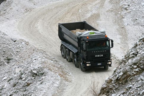 Iveco - Truck Iveco mezzo pesante width=