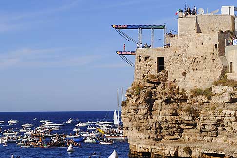 Cliff Diving a Polignano - Trampolino femminile situato 22 m dall´acqua per il Red Bull Cliff Diving World Series 2015