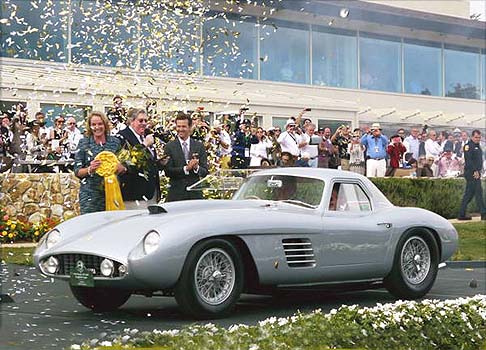 Ferrari - Modello unico appartenuto al regista Roberto Rossellini, la Ferrari 375 MM Scaglietti Coupé del 1954 ha ottenuto il premio “Best of Show”, nell’ambito del prestigioso ed esclusivo evento Pebble Beach Concours d’Elegance. width=