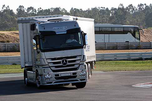 Daimler - Daimler Trucks TecDayRoad to the Future width=