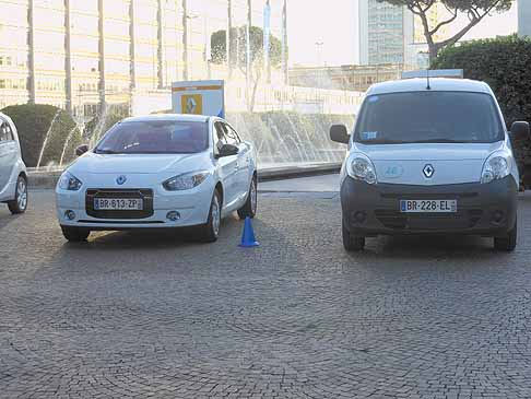 Renault - Veicoli Renault Zero Emission al salone eco sostenibile H2Roma con la Renault Fluence Z.E. e Renault Kangoo Z.E. width=