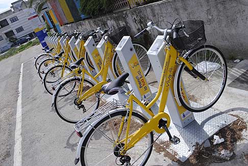 Bike - Viale della Repubblica con 15 posti bici ad Acquaviva delle Fonti - Bari width=