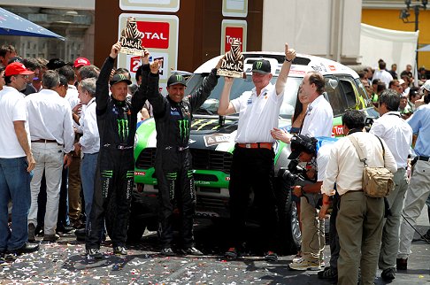 Mini Racing - Il duo francese Stephane Peterhansel e Jean-Paul Cottret vincitorie della Dakar 2012 su Mini All4 Racing width=