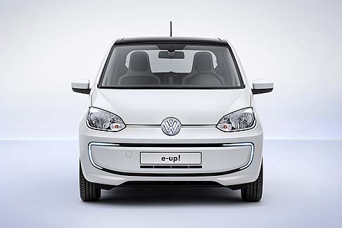 Volkswagen - In dettaglio, la propulsione si affida ad un motore elettrico dalla potenza massima pari a 82 CV e un’erogazione continua di 55 CV ed una coppia di 210 Nm.  width=