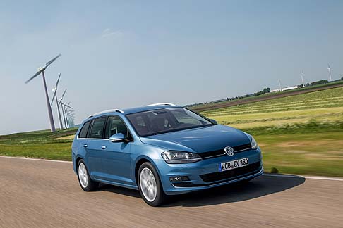 Volkswagen - Interamente rivisitata, la vettura di Wolfsburg si basa sulla Golf VII, traendo il massimo beneficio dall’impiego della piattaforma modulare trasversale MQB. width=