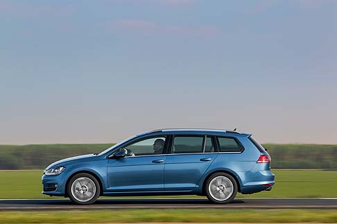Volkswagen - Grazie al volume di carico incrementato da 505 a 605 litri, anche con cinque persone a bordo il bagagliaio risulta capiente, arrivando fino a 1.620 litri. width=