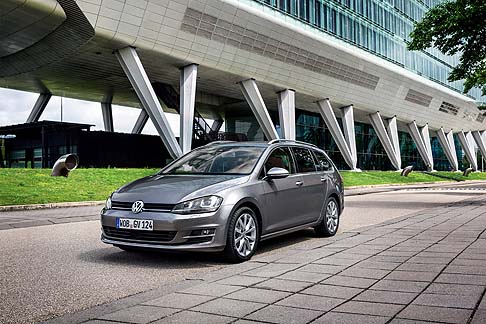 Volkswagen - La nuova Golf Variant è attesa sul mercato a partire da ottobre 2013, mentre la prevendita è già iniziata.  width=