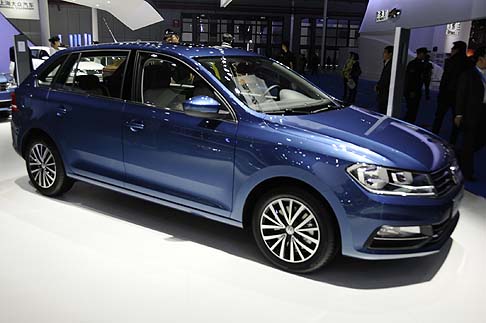 Volkswagen - Lunga 4282 mm, la Volkswagen Gran Santana offre il medesimo impianto stilistico sempre della Sedan. width=