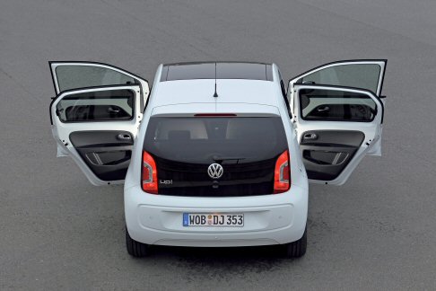 Volkswagen - La versione move up è disponibile in abbinamento alle unità da 60 e 75 CV ed è riconoscibile per dettagli estetici specifici. width=