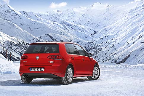 Volkswagen - Tra le novità si fa notare il sistema di trazione integrale permanente, aggiornato per essere il più moderno ed efficiente sul mercato. width=