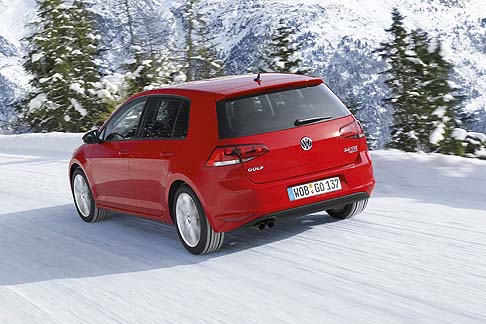 Volkswagen - La variante Comfortline aggiunge il sistema di riconoscimento della stanchezza del guidatore,l’ impianto radio Composition Touch comprensivo di interfaccia per schede SD. width=