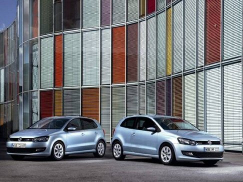 Volkswagen - Il test di consumo è iniziato all’Autostadt di Wolfsburg, dove i tecnici della DEKRA hanno provveduto ad effettuare il pieno di gasolio e sigillato il serbatoio.  width=