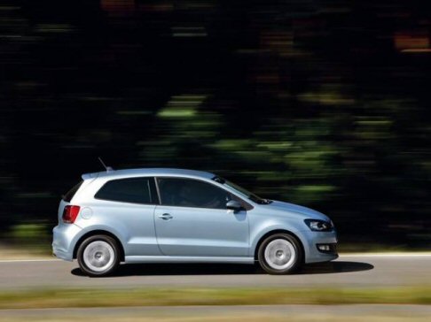 Volkswagen - La gamma a benzina include il tre cilindri 1.2 60 CV Trendline e 70 CV Comfortline. Il prestazionale 1.4 85 CV è abbinato agli allestimenti Comfortline e Highline. width=