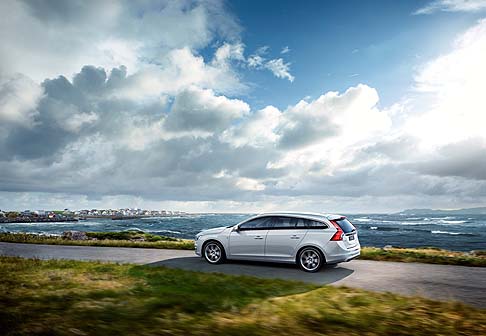 Volvo - I modelli Volvo XC60, V70, XC70 e S80 saranno disponibili anche con allestimenti di livello superiore, con il nuovo ed esclusivo pacchetto Inscription. width=