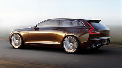 Volvo - La station wagon propone un generoso rapporto tra asse anteriore e montante A, cofano ribassato, profilo filante e tetto in vetro, tutti elementi che la rendono dinamica e affidabile. width=