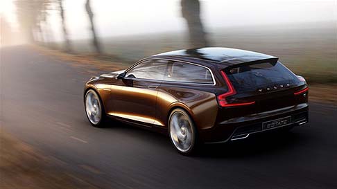 Volvo - Il contrasto fra la tinta marrone pera e i luminosi cerchi da 21 pollici contribuiscono a sottolineare la bellezza contemporanea della vettura.  width=