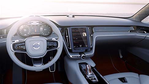 Volvo - L’atmosfera particolare potrebbe indurre gli occupanti dell’auto a fare una sosta per un picnic e una partita a “kubb”, il noto gioco svedese. width=