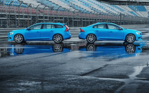 Volvo - Le nuove Volvo S60 e V60 in serie limitata Polestar offrono prestazioni straordinarie, come dimostra lo scatto da 0 a 100 km/h in 4, 9 secondi, assicurate dal potente motore T6 con doppio turbo e intercooler . width=