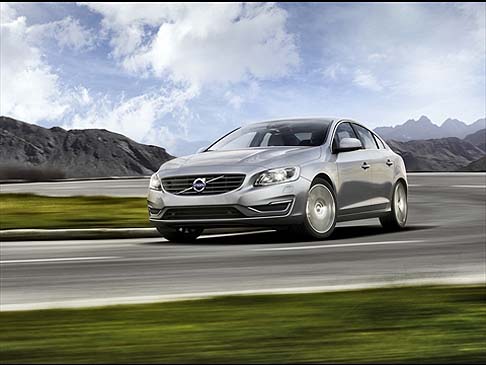 Volvo - La nuova linea dinamica della Volvo S60 accentua la natura sportiva di questo modello. width=