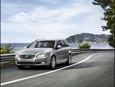 Volvo - La rinnovata station wagon Volvo V70 propone linee eleganti e la massima spaziosità, con uno spazio di carico di ben 575 litri. width=