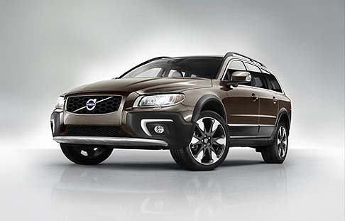 Volvo - Più robusta e affidabile in ogni condizione stradale la nuova Volvo XC70 offre la trazione integrale e il sistema opzionale Hill Descent Control. width=