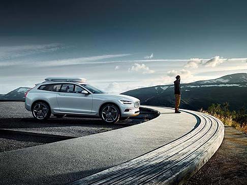 Volvo - Come per la Volvo Concept Coupé, il frontale della Volvo Concept XC Coupé presenta un cofano motore dal nuovo disegno e griglia anteriore fluttuante. width=