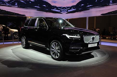 Volvo - La XC90 Eccellence è stata realizzata dai designers e ingegneri di Volvo per offrire un'esperienza di guida unica e individuale, avvalendosi anche dell’accresciuto comfort di bordo che rinuncia ai sette posti della XC90 per adottarne solo quattro.  width=