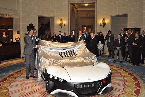 VUHL - Nel parterre esclusivo del Royal Automobile Club di Londra, il 3 luglio 2013, dopo molti mesi di segretezza, la leggerissima supercar VUHL 05 è stata rivelata alla presenza di un pubblico esclusivo. width=