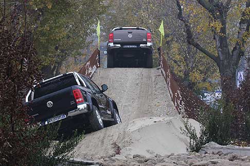 Volkswagen - I Pick up Volkswagen Amarok sullo sterrato al Motor Show di Bologna 2011 width=
