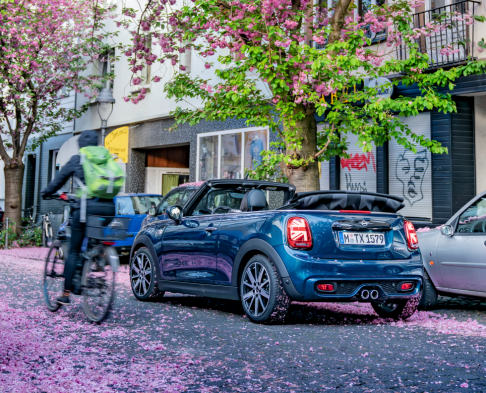 Mini Cabrio Sidewalk