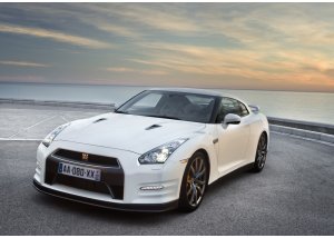 Nissan presenta la nuova GT-R 2013 Nissan presenta la nuova GT-R 2013