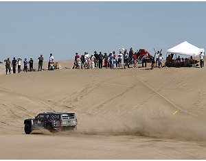 Dakar 3° tappa: il riscatto di Despres per le moto, Roma per le auto Dakar 3° tappa: il riscatto di Despres per le moto, Roma per le auto