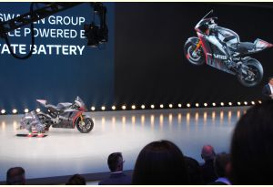 Svelato al Salone di Monaco di Baviera il prototipo da corsa Ducati V21L Svelato al Salone di Monaco di Baviera il prototipo da corsa Ducati V21L