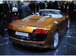 L’Audi sforna un nuovo gioiello: la R8 Spyder 5.2 FSI quattro L’Audi sforna un nuovo gioiello: la R8 Spyder 5.2 FSI quattro