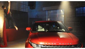 Parte da Bologna la Range Rover Evoque 5 porte Parte da Bologna la Range Rover Evoque 5 porte